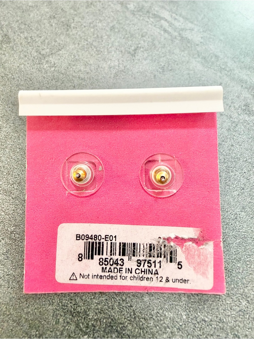 Betsey Johnson Pearl Cat Head Stud Earrings Gold Tone With Green Eyes Whimsical - Picture 4 of 4